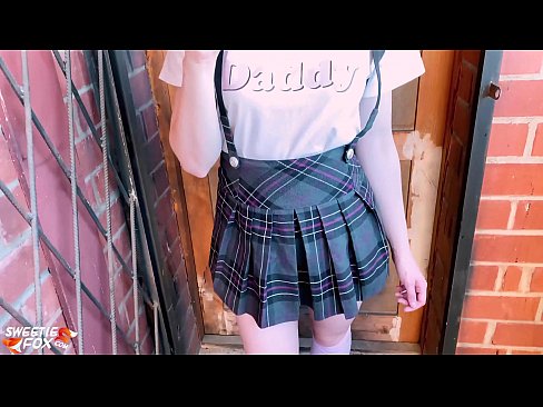 ❤️ Schoolgirl sûget har lul djip en neukt ynstee fan klassen. ❌ Moaie porno by wy ❌️❤