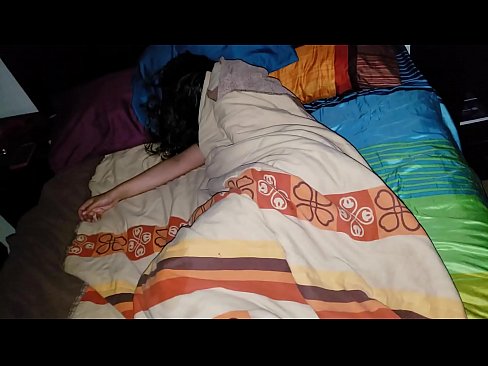 ❤️ Styfsoan bespot syn jonge styfmem wylst se sliept. ❌ Moaie porno by wy ❌️❤